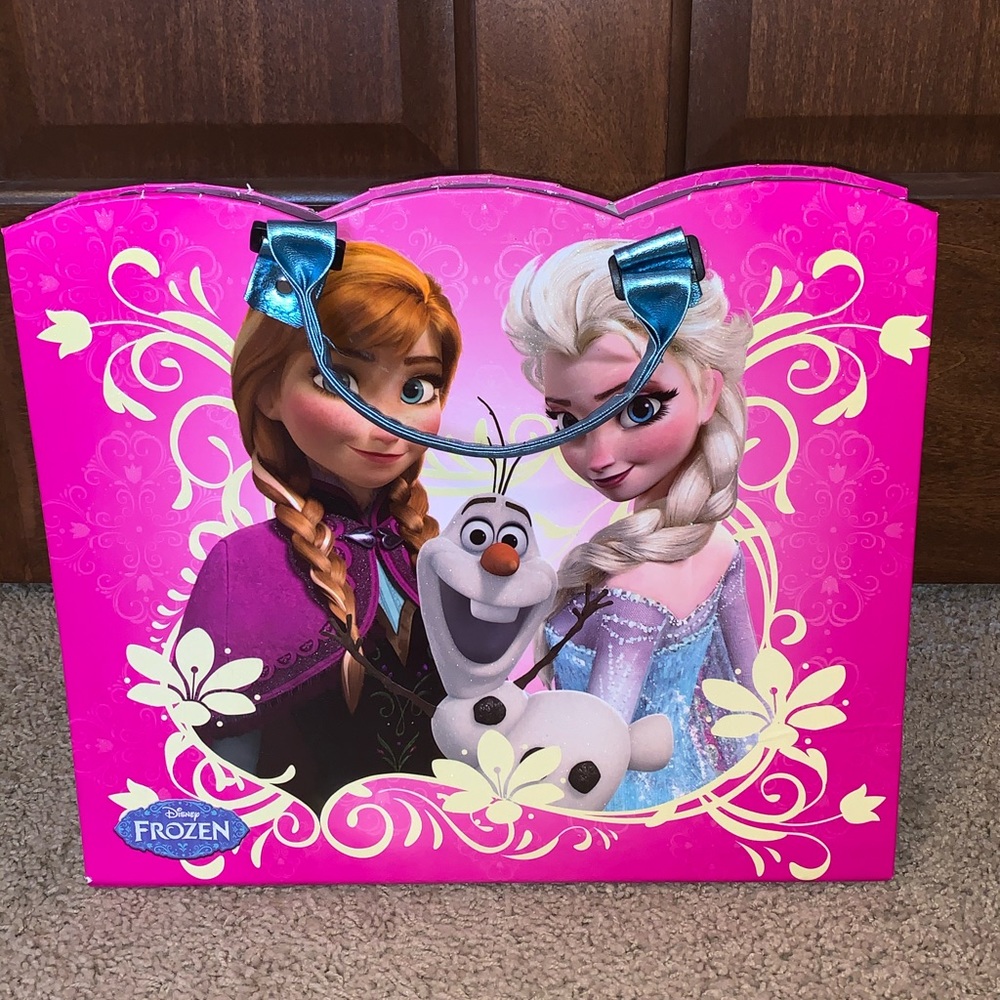 frozen trifold purse